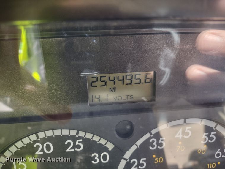 image for item DR8154 2005 Sterling L8500  truck cab and chassis