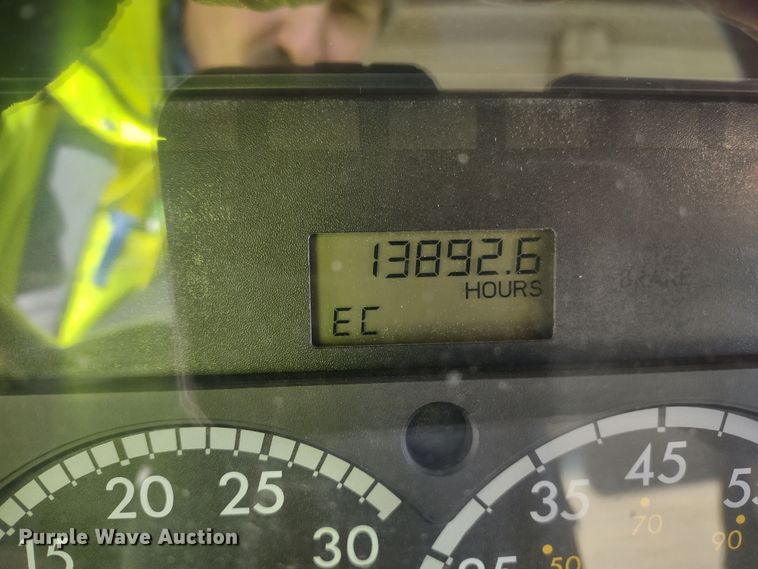 image for item DR8154 2005 Sterling L8500  truck cab and chassis