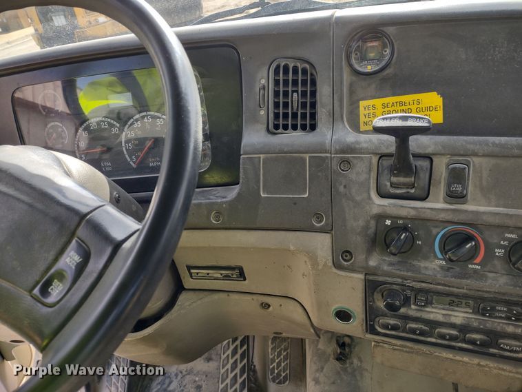 image for item DR8154 2005 Sterling L8500  truck cab and chassis