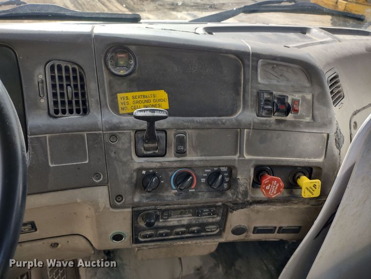 image for item DR8154 2005 Sterling L8500  truck cab and chassis