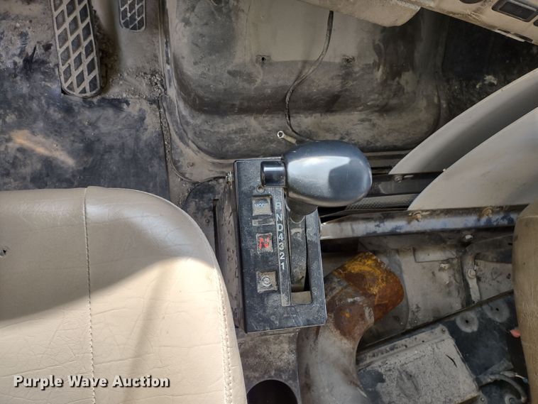 image for item DR8154 2005 Sterling L8500  truck cab and chassis