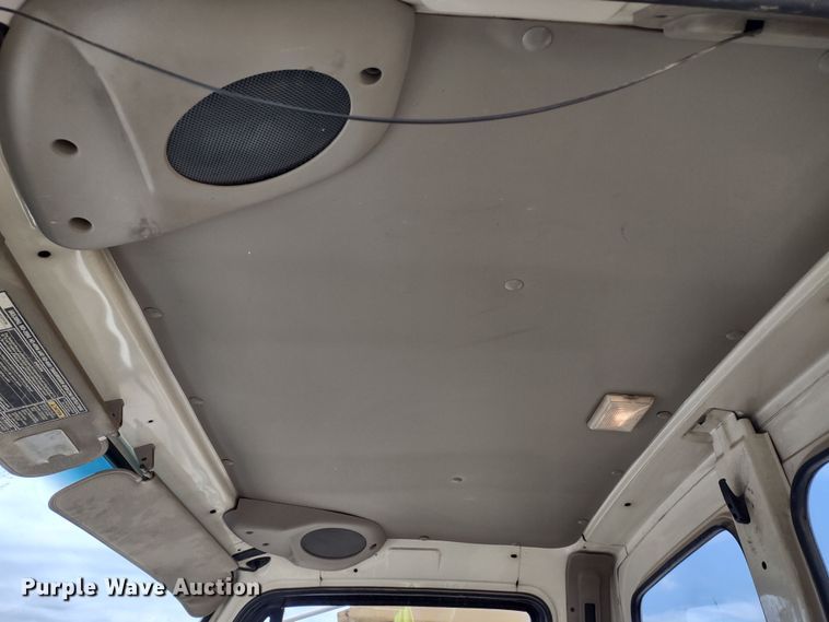 image for item DR8154 2005 Sterling L8500  truck cab and chassis