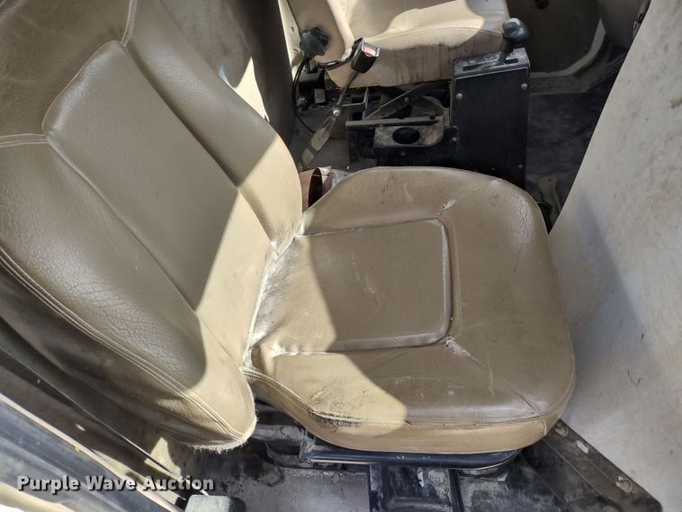 image for item DR8154 2005 Sterling L8500  truck cab and chassis