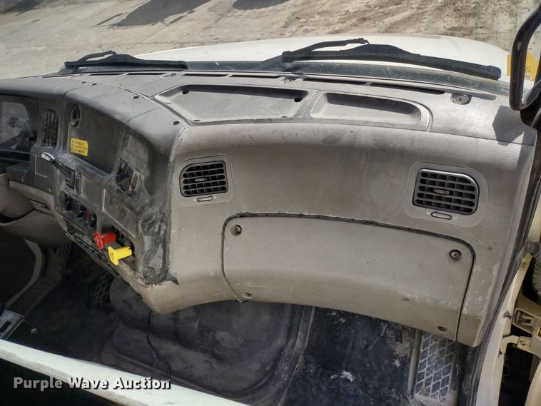 image for item DR8154 2005 Sterling L8500  truck cab and chassis