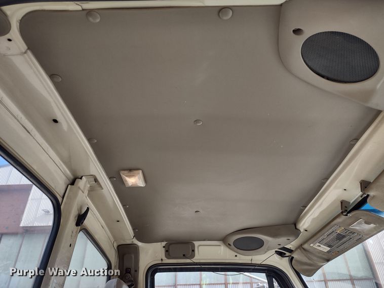 image for item DR8154 2005 Sterling L8500  truck cab and chassis