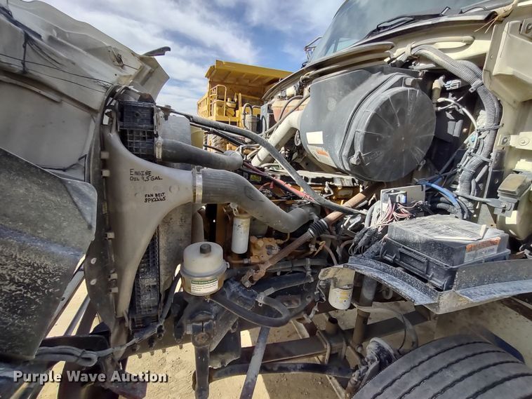 image for item DR8154 2005 Sterling L8500  truck cab and chassis