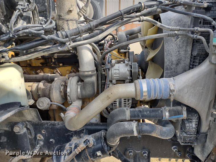 image for item DR8154 2005 Sterling L8500  truck cab and chassis