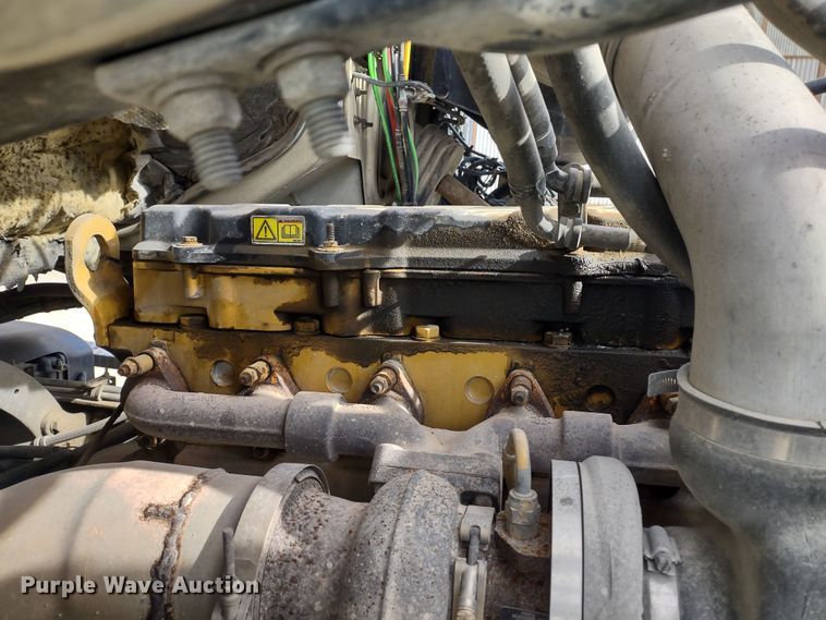 image for item DR8154 2005 Sterling L8500  truck cab and chassis