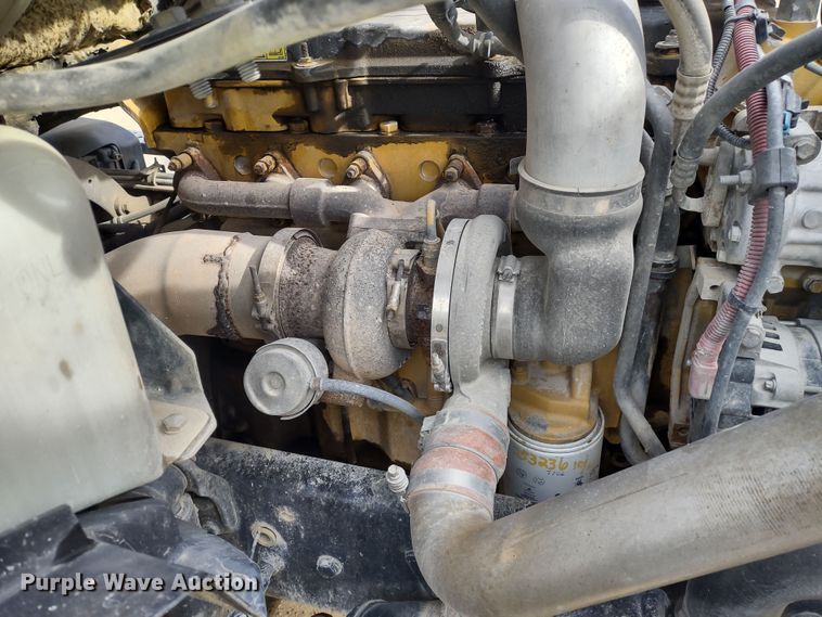 image for item DR8154 2005 Sterling L8500  truck cab and chassis