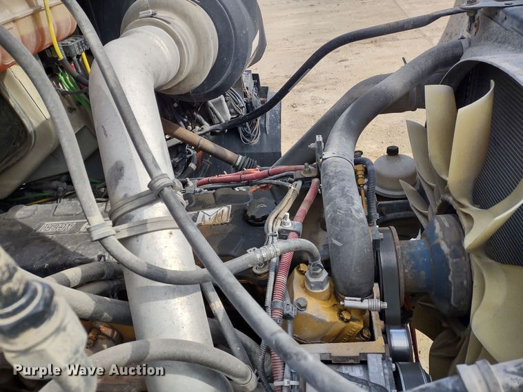 image for item DR8154 2005 Sterling L8500  truck cab and chassis