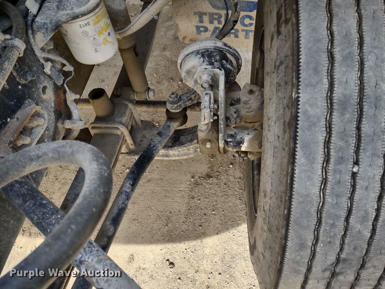 image for item DR8154 2005 Sterling L8500  truck cab and chassis