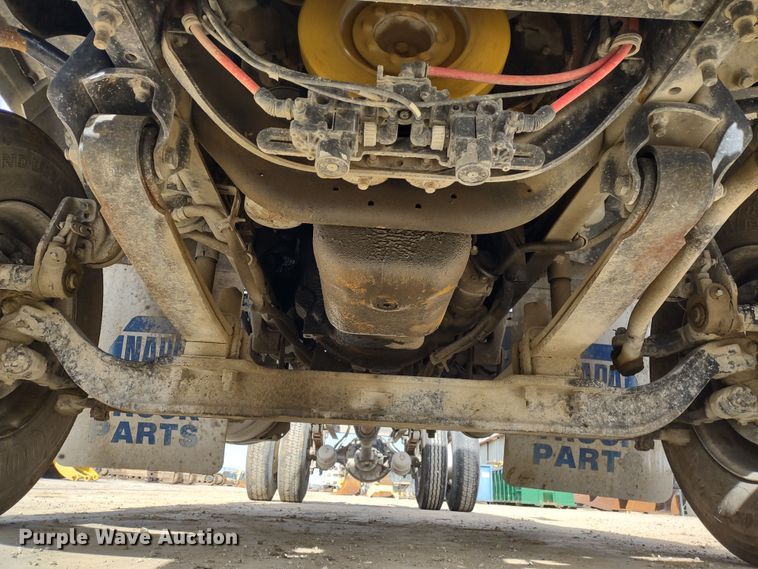 image for item DR8154 2005 Sterling L8500  truck cab and chassis