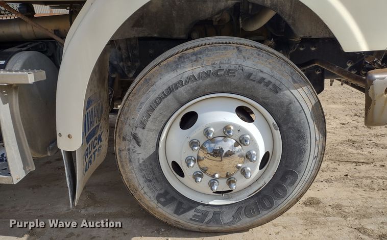 image for item DR8154 2005 Sterling L8500  truck cab and chassis