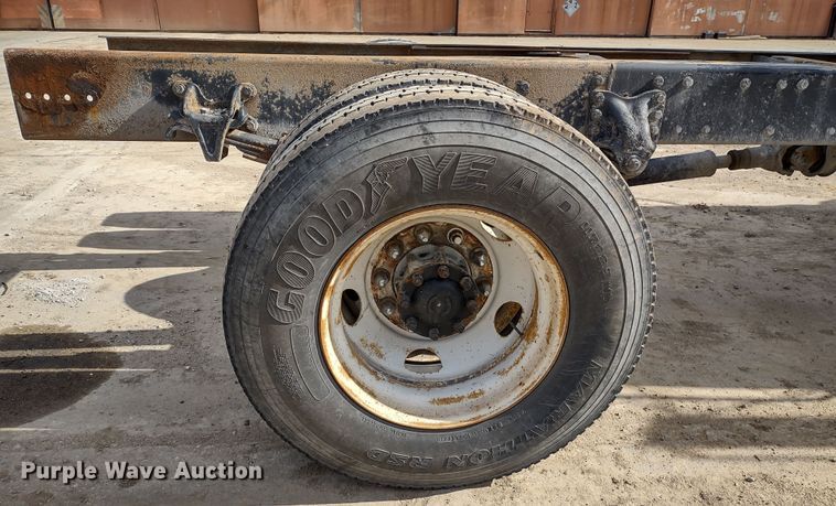 image for item DR8154 2005 Sterling L8500  truck cab and chassis