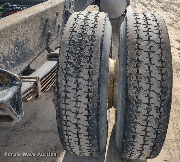 image for item DR8154 2005 Sterling L8500  truck cab and chassis