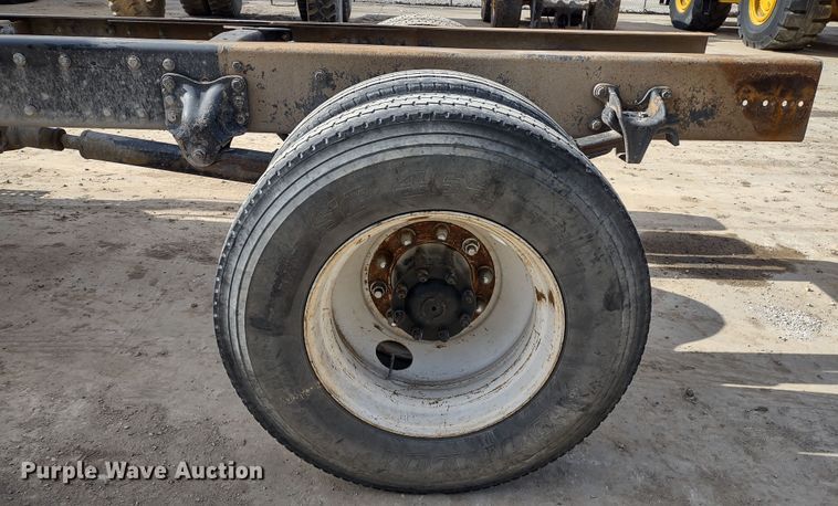 image for item DR8154 2005 Sterling L8500  truck cab and chassis