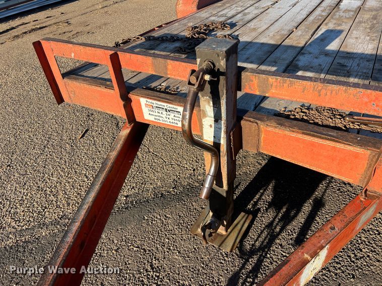 image for item DS2627 2002 Diamond T  utility trailer