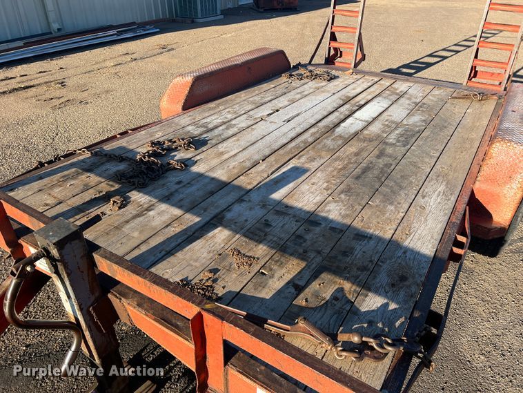 image for item DS2627 2002 Diamond T  utility trailer