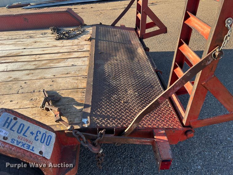 image for item DS2627 2002 Diamond T  utility trailer