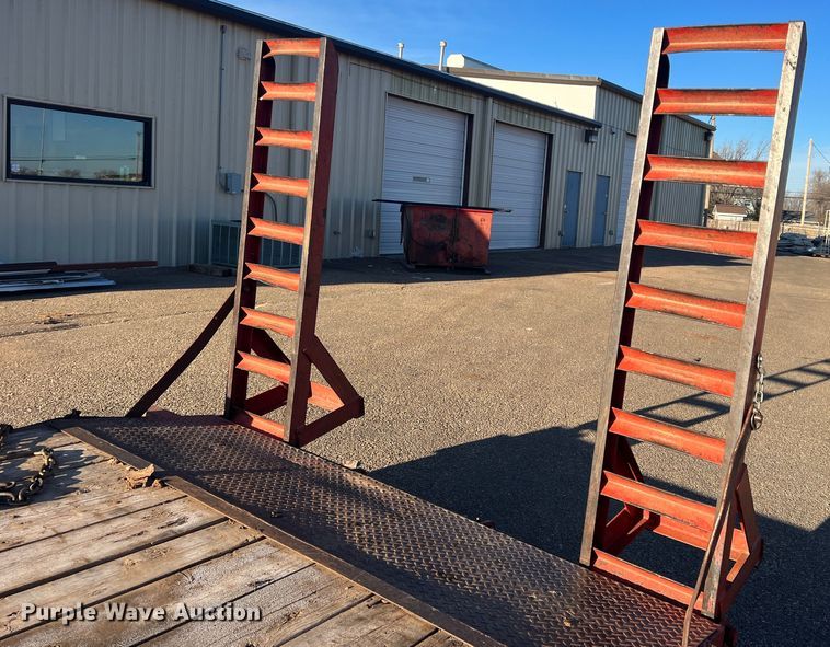 image for item DS2627 2002 Diamond T  utility trailer