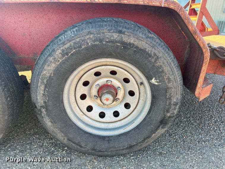 image for item DS2627 2002 Diamond T  utility trailer