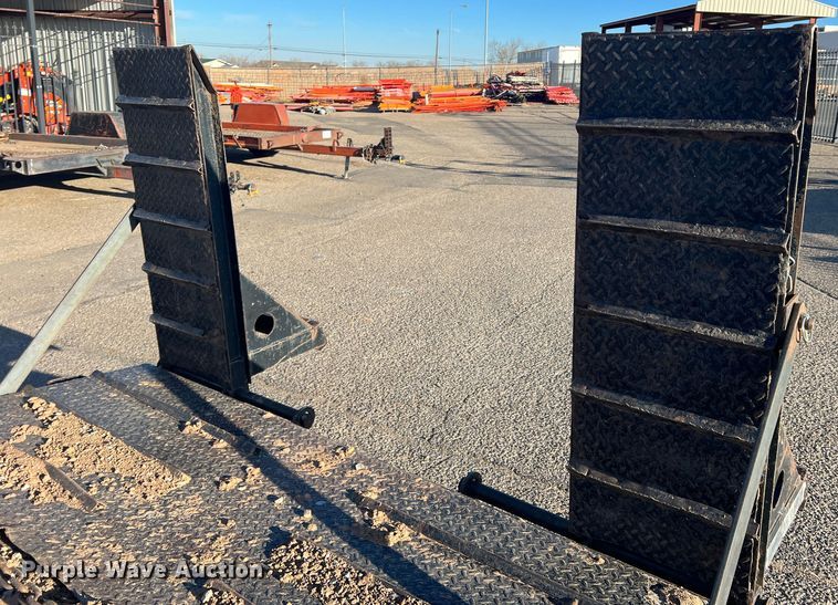 image for item DS2634 2008 Diamond C  utility trailer