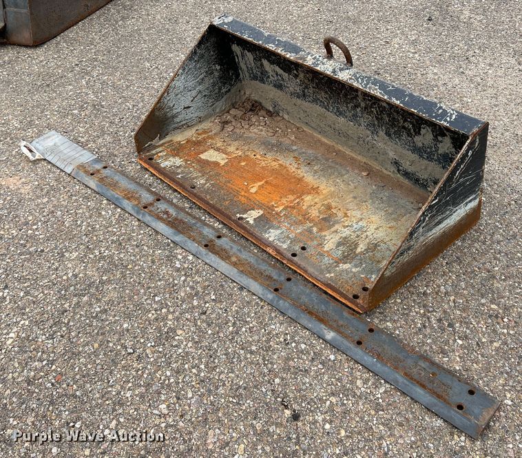 image for item DS2635 Skid steer bucket