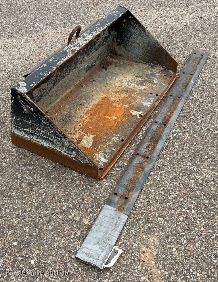 image for item DS2635 Skid steer bucket