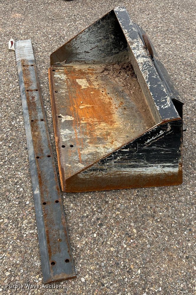 image for item DS2635 Skid steer bucket