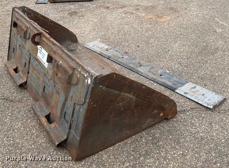 image for item DS2636 Skid steer bucket