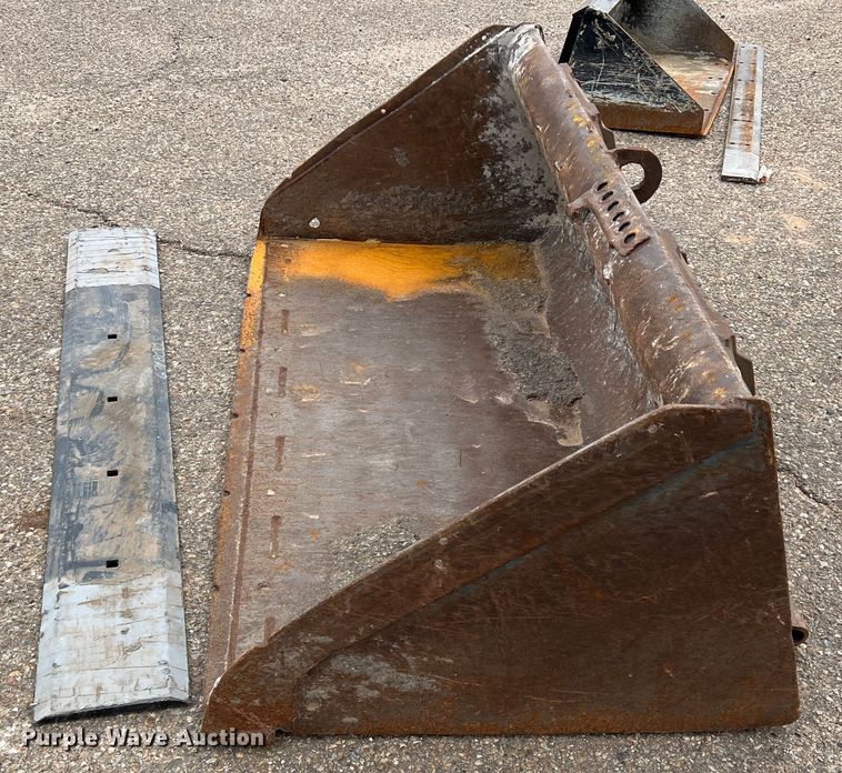 image for item DS2636 Skid steer bucket