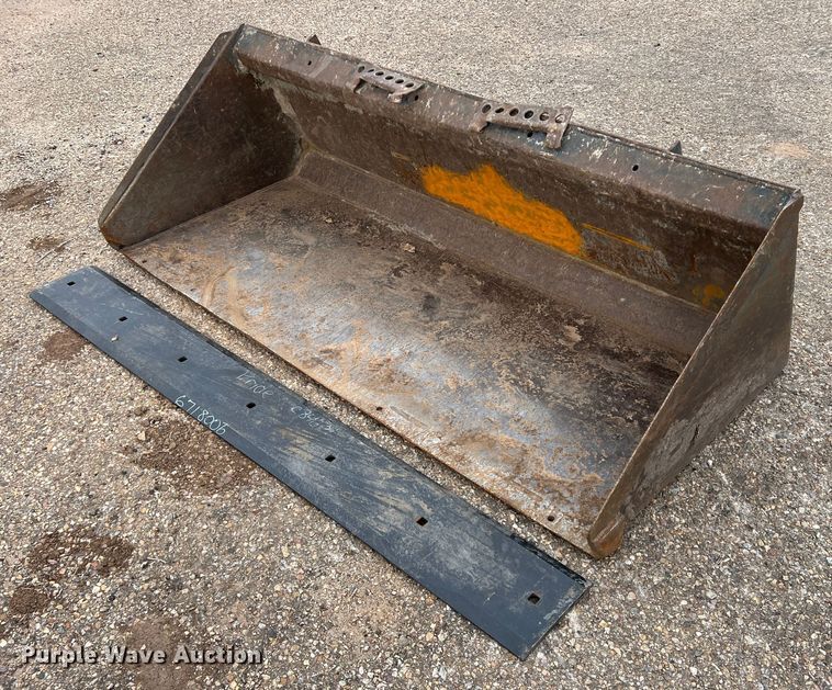 image for item DS2637 Skid steer bucket