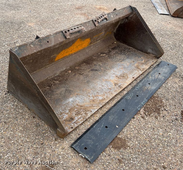 image for item DS2637 Skid steer bucket