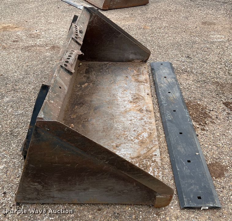 image for item DS2637 Skid steer bucket