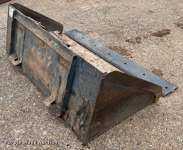 image for item DS2637 Skid steer bucket