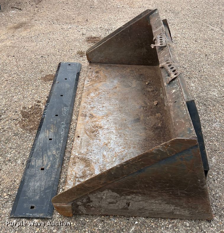 image for item DS2637 Skid steer bucket
