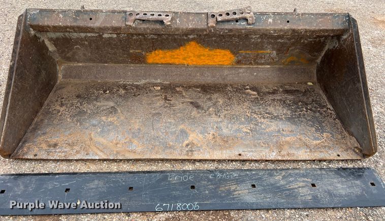 image for item DS2637 Skid steer bucket