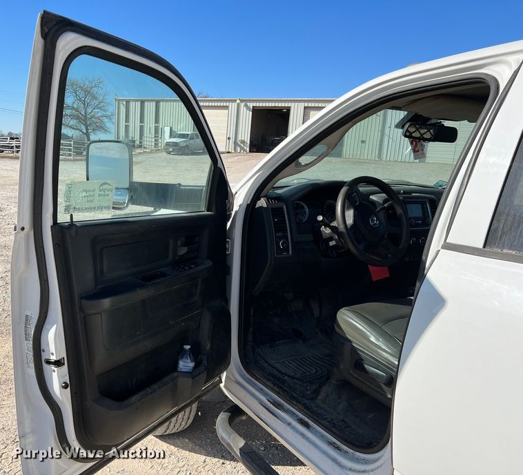 image for item DS2641 2014 Dodge Ram 5500  Crew Cab flatbed truck