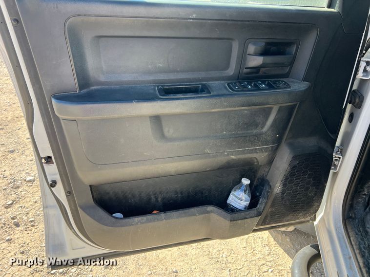 image for item DS2641 2014 Dodge Ram 5500  Crew Cab flatbed truck