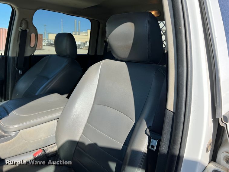 image for item DS2641 2014 Dodge Ram 5500  Crew Cab flatbed truck