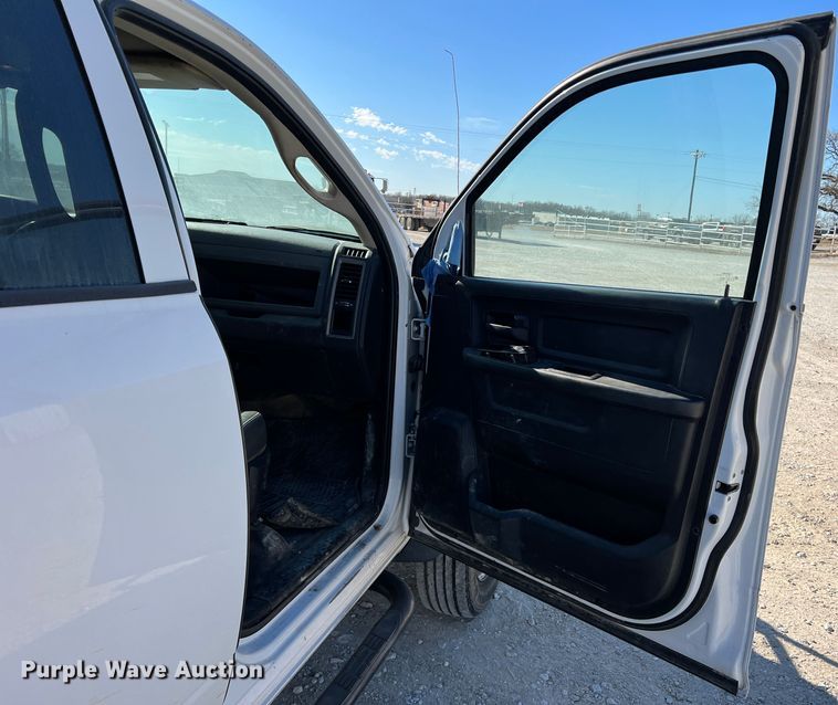 image for item DS2641 2014 Dodge Ram 5500  Crew Cab flatbed truck