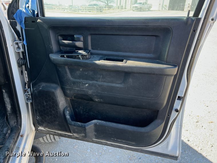 image for item DS2641 2014 Dodge Ram 5500  Crew Cab flatbed truck