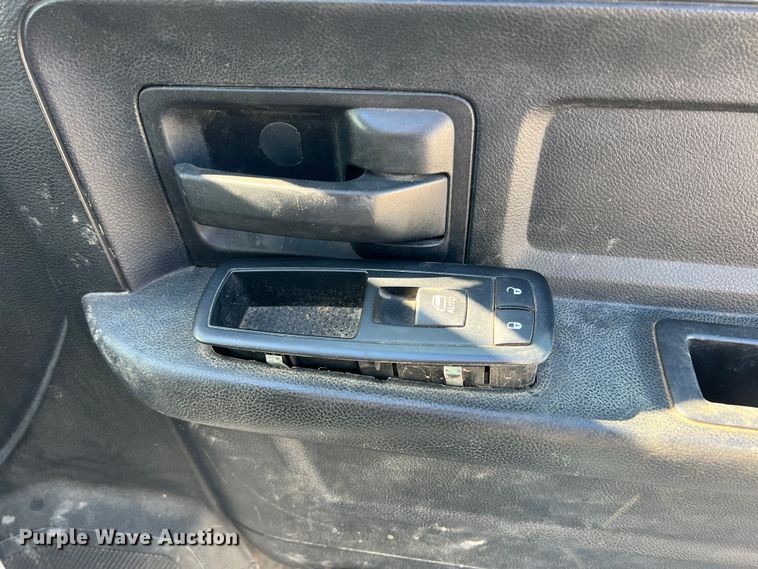 image for item DS2641 2014 Dodge Ram 5500  Crew Cab flatbed truck