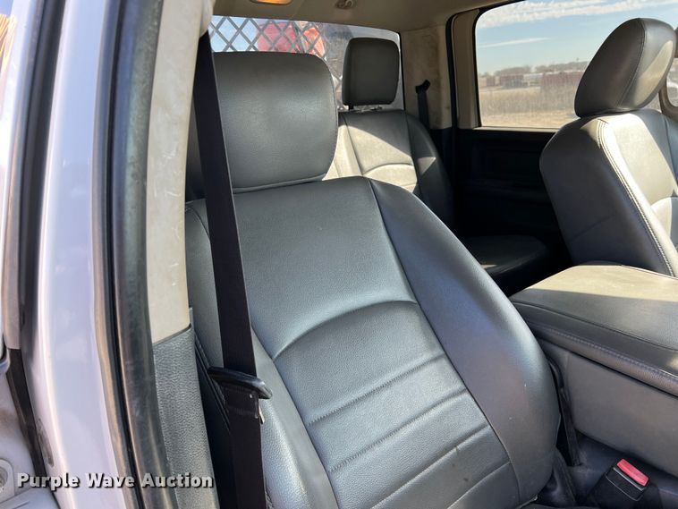 image for item DS2641 2014 Dodge Ram 5500  Crew Cab flatbed truck