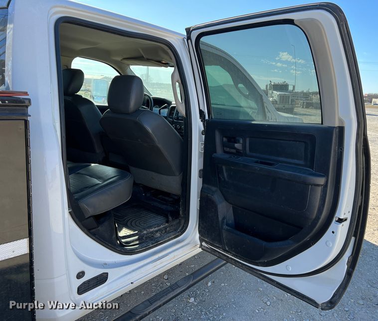 image for item DS2641 2014 Dodge Ram 5500  Crew Cab flatbed truck