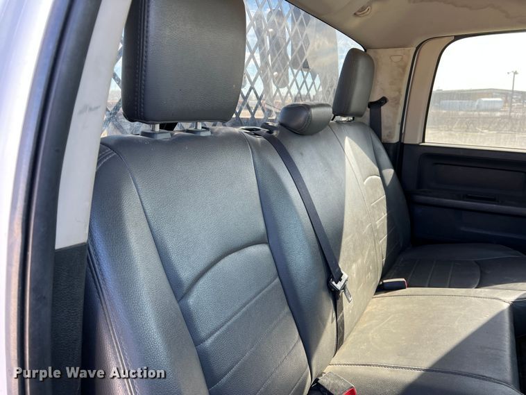 image for item DS2641 2014 Dodge Ram 5500  Crew Cab flatbed truck