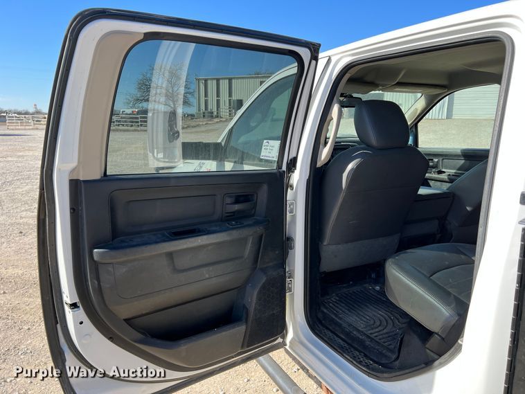 image for item DS2641 2014 Dodge Ram 5500  Crew Cab flatbed truck