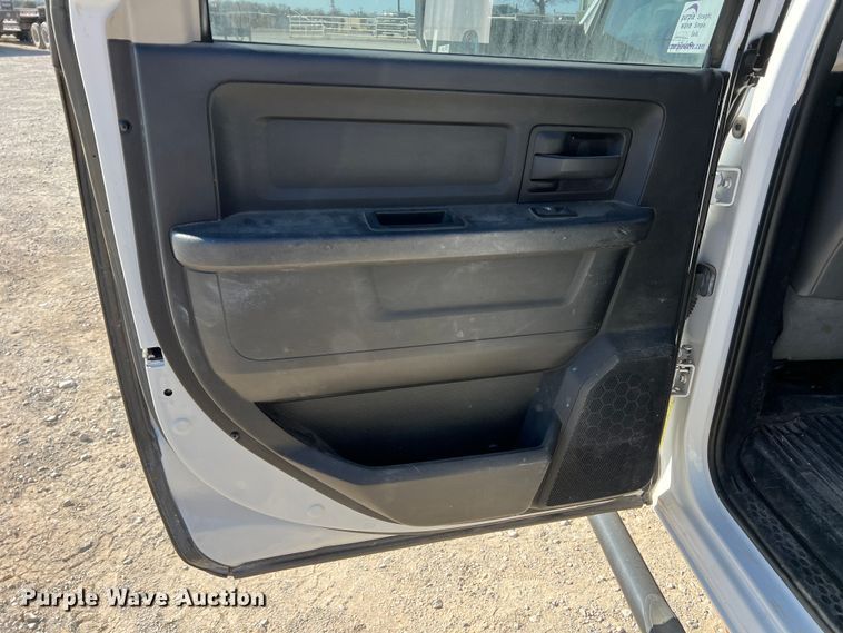 image for item DS2641 2014 Dodge Ram 5500  Crew Cab flatbed truck