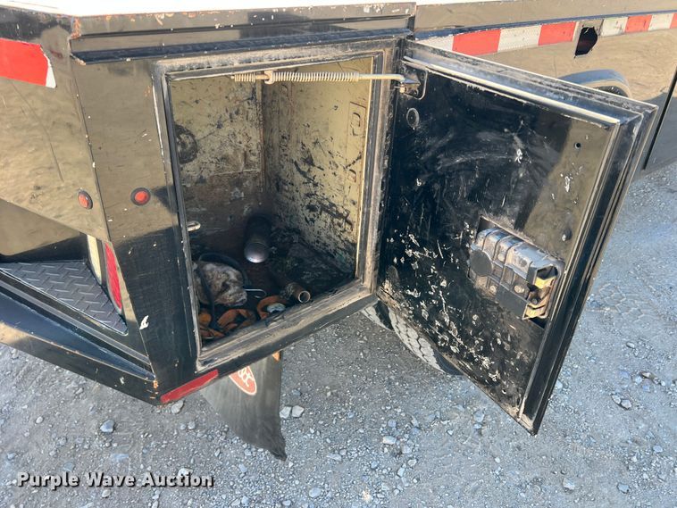 image for item DS2641 2014 Dodge Ram 5500  Crew Cab flatbed truck