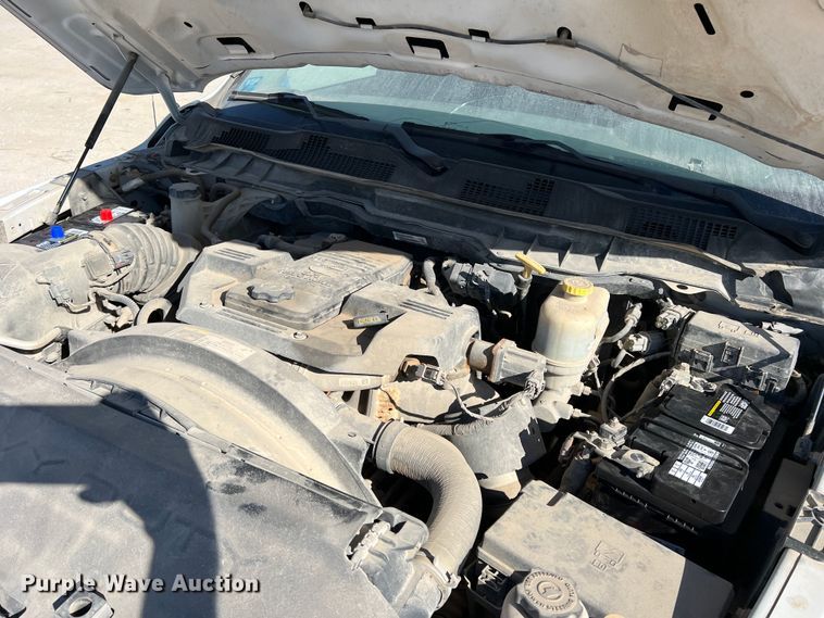 image for item DS2641 2014 Dodge Ram 5500  Crew Cab flatbed truck